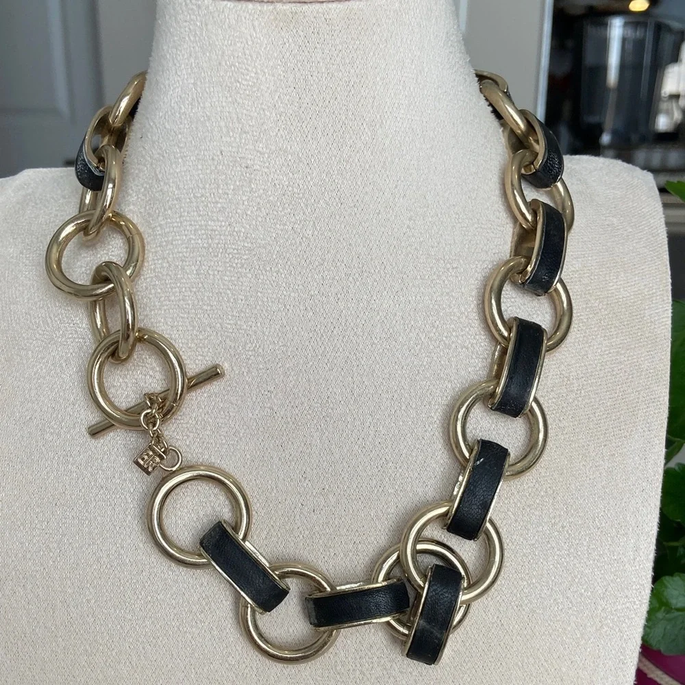 Banana Republic Gold and Black Link Necklace - Picture 4 of 4